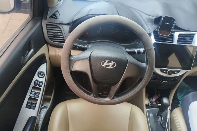 Used Hyundai Verna (older generation) 2014 1.4L Automatic Smart GLS Steering Wheel