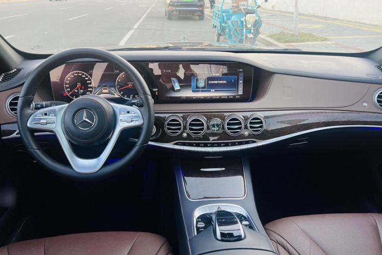 Used Mercedes-Benz S-Class 2018 S 320 L Interior 7