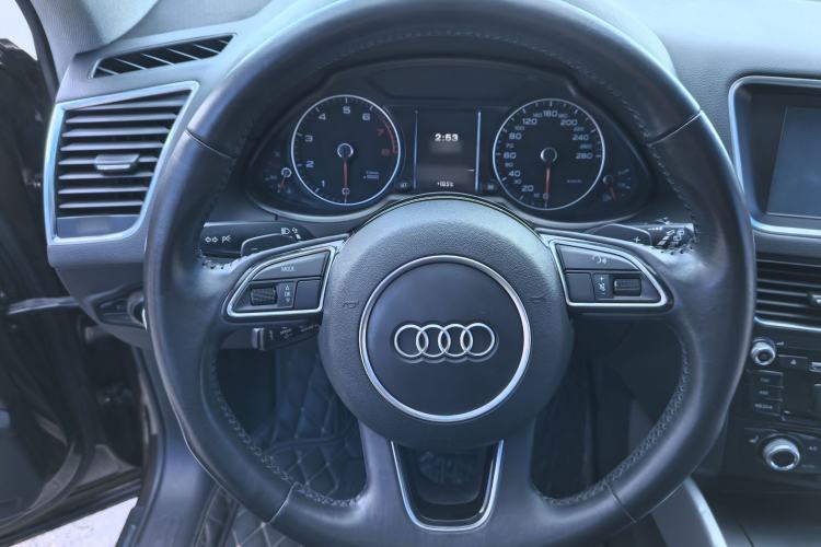 Used Audi Q5 2017 40 TFSI Technology Edition Steering Wheel