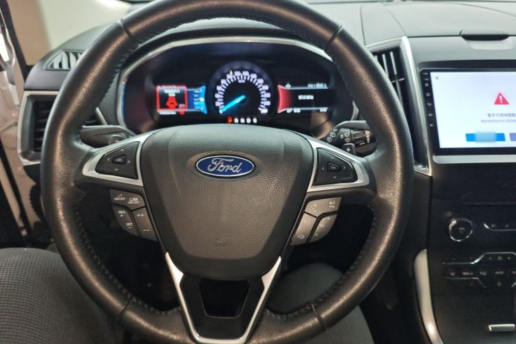 Used Ford Edge 2018 EcoBoost 245 Two-Wheel-Drive Titanium 7-Seater China VI Standard Steering Wheel