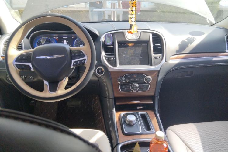 Used Chrysler 300C 2016 3.0L Supreme Edition Center Console