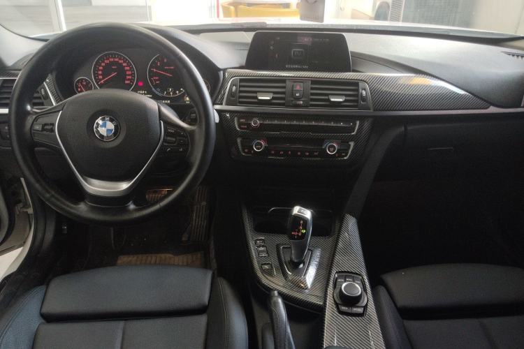 Used BMW 3 Series 2018 318i Center Console