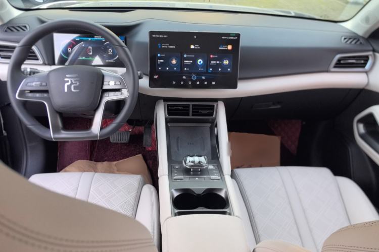 Used BYD Yuan UP 2024 401KM Beyond Edition Center Console