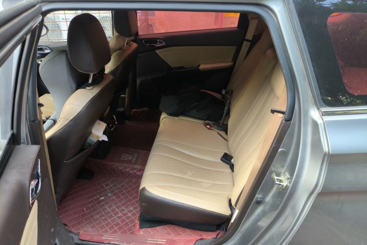 Used Baojun 310W 2017 1.5L Manual Fashion Model China V
