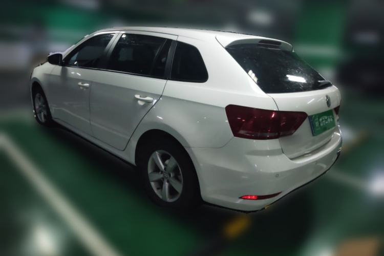 Used Volkswagen Gran Lavida 2015 1.6L Manual Fashion Edition Exterior 2