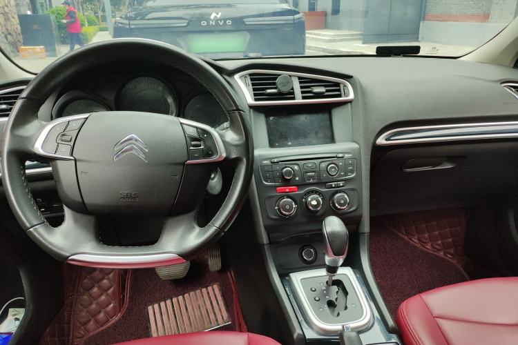 Used Citroen C4L 2014 1.8L Intelligent Drive Automatic Enjoyment Model Center Console