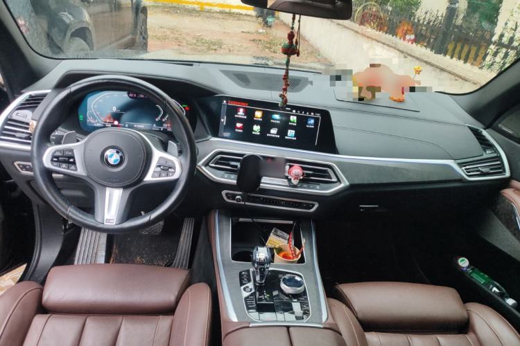 Used BMW X5 2021 xDrive40i Luxury Model with M Sport Package Center Console