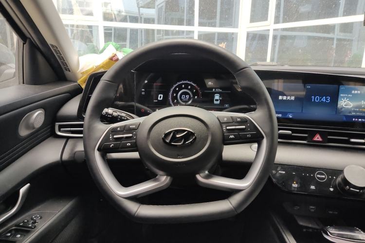 Used Hyundai Elantra 2022 1.5L CVT LUX Prestige Edition Steering Wheel