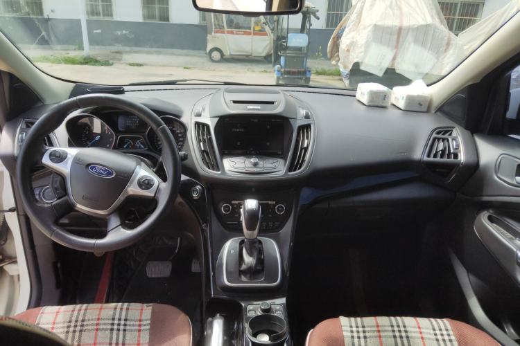 Used Ford Kuga 2015 2.0L GTDi Four-Wheel-Drive Sport Model Center Console