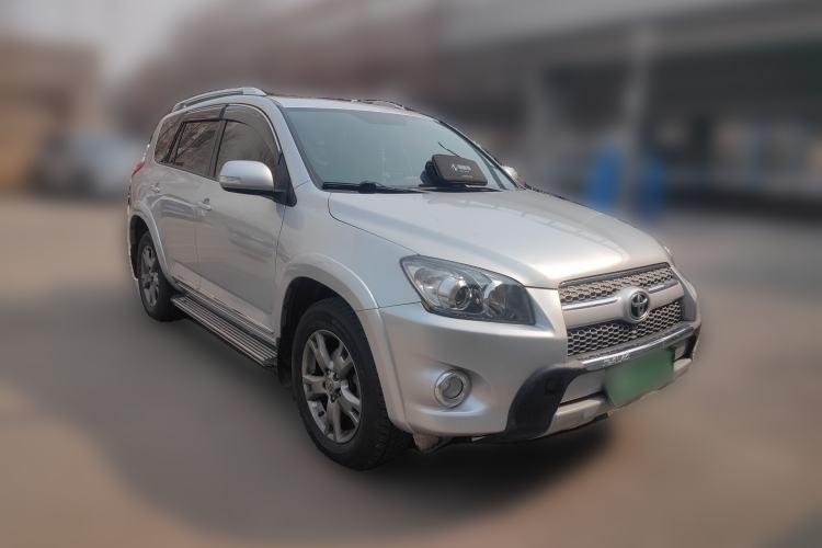 Used Toyota RAV4 2012 Luxurious 2.4L Automatic 4x4 with Stylish Features