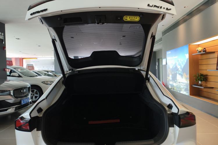 Used CHANGAN UNI-V 2022 1.5T Prestige Version Trunk