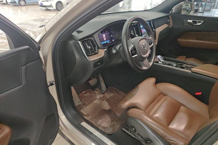 Used Volvo XC60 2023 B5 4x4 Smart Luxury Edition