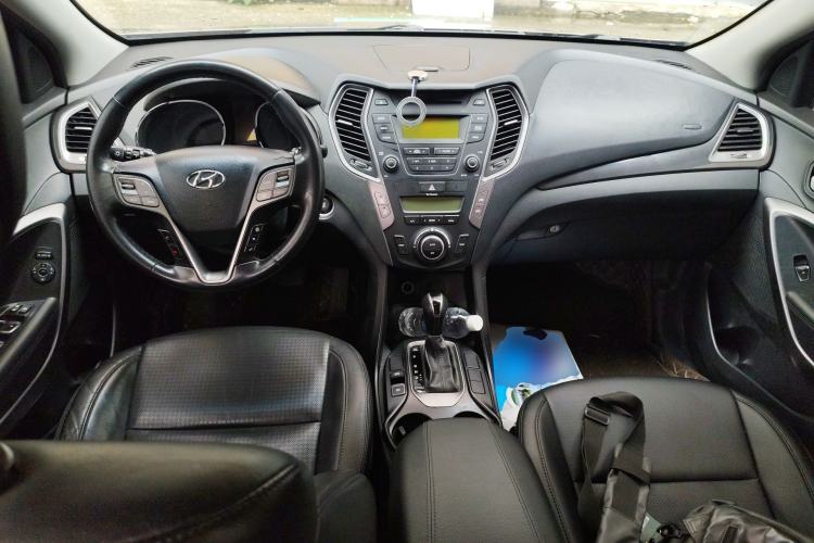 Used Hyundai Santa Fe 2013 2.4L Automatic Two-Wheel Drive Smart Version Center Console