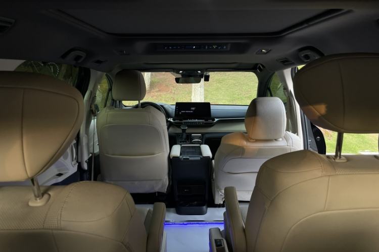 Used Toyota Granvia 2022 2.5L Hybrid Prestige Edition
