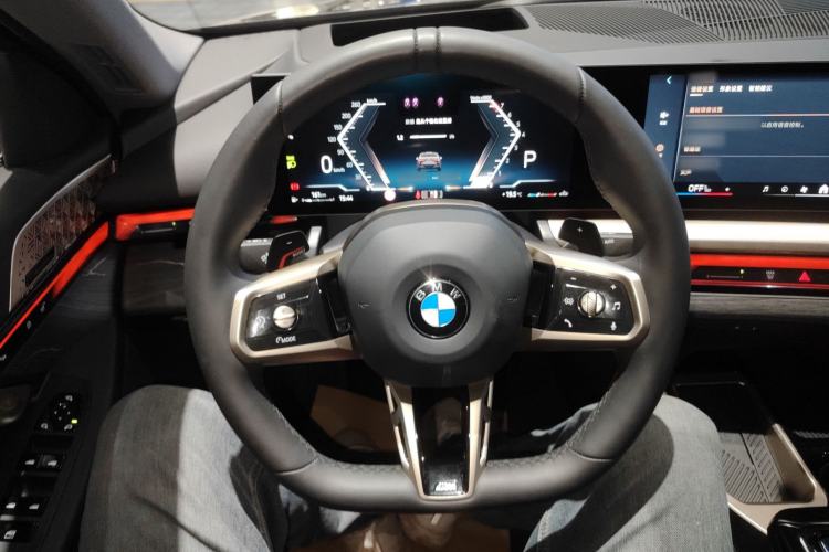Used BMW 5 Series 2025 530Li Luxury Edition M Sport Package Steering Wheel