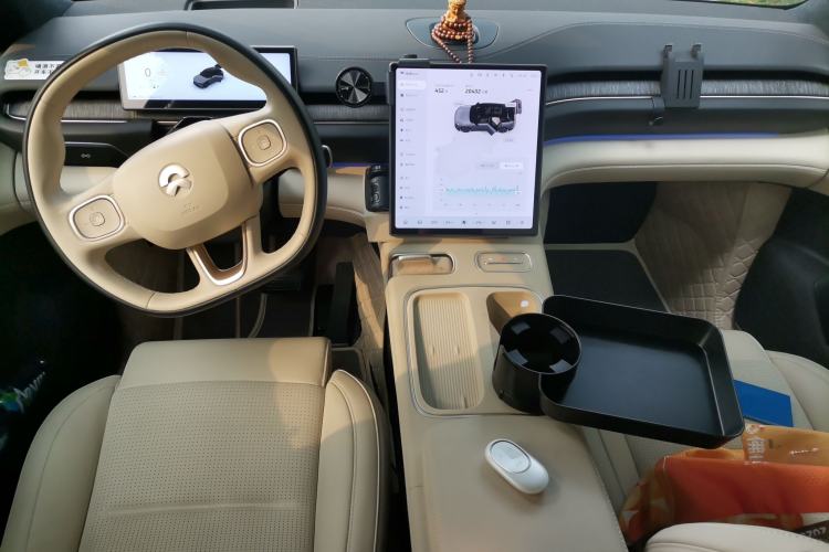 Used Nio ES6 2024 75 kWh Center Console