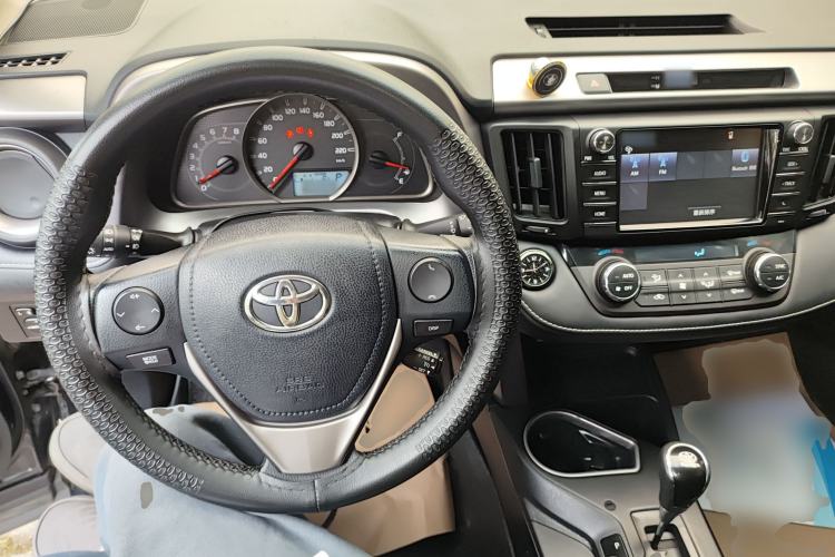 Used Toyota RAV4 2016 2.0L CVT Two-Wheel Drive Fashion Edition China V Standard