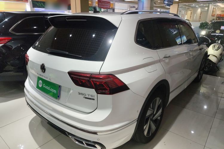 Used Volkswagen Tiguan L 2023 Facelift 380TSI Automatic All-Wheel Drive R-Line Flagship 7-Seater