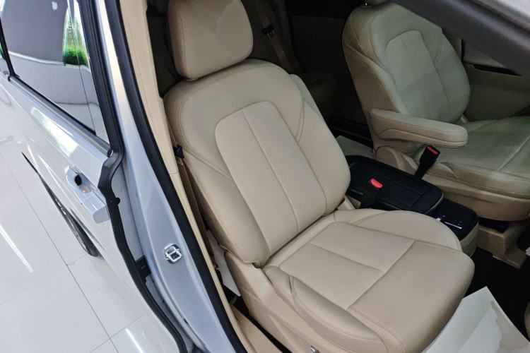 Used Buick GL8 2025 Model Land Executive Class First-Adoption Edition
