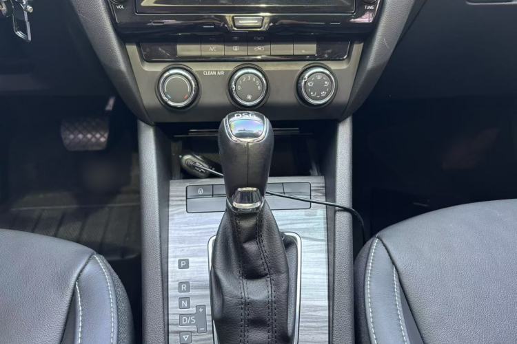 Used Skoda Octavia 2016 TSI280 DSG Smart Drive Edition Interior 6