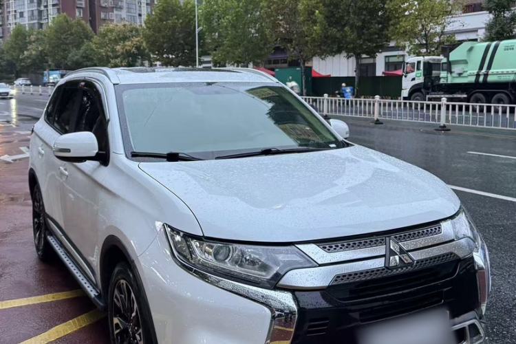 Used Mitsubishi Outlander 2019 2.0L Two-Wheel Drive Comfort Edition 5 Seats China VI Standard