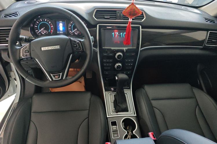 Used Haval H2 2016 Red-Label 1.5T Automatic Two-Wheel Drive Luxury Model Center Console