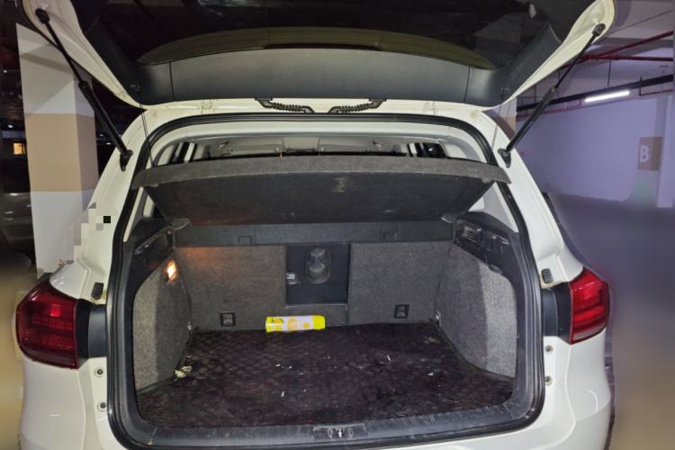 Used Volkswagen Tiguan L 2017 300TSI Automatic Two-Wheel Drive Silk Road Luxury Edition
