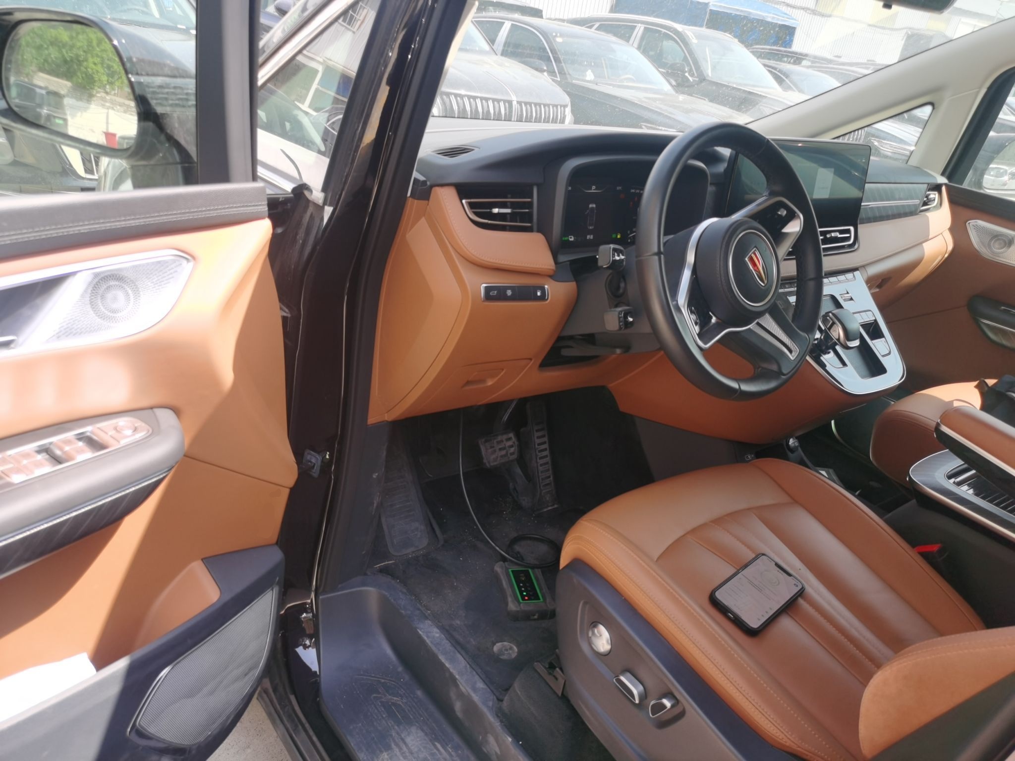 Hongqi HQ9 PHEV 2024 2.0T Four-Wheel Drive Business Edition — снимка 18