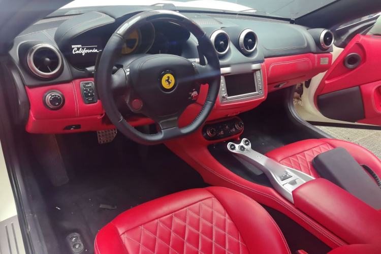Used Ferrari California T 2012 4.3L Standard Edition Interior 2
