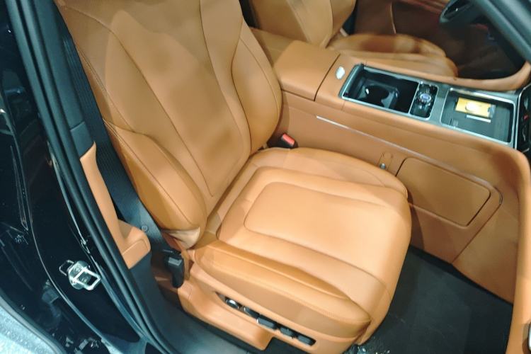 Used Hima AITO M9 2025 Extended-Range Ultra Version 52 kWh 6-Seater Right Front Seat