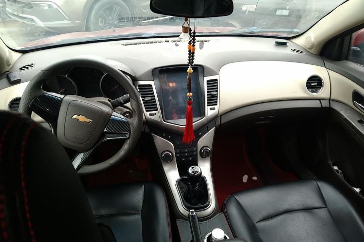 Used Chevrolet Cruze 2015 1.5L Classic SL MT Center Console