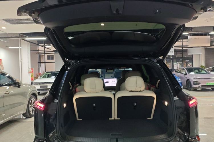 Used ONVO Luxeed L90 2025 Model—Ultra Six-Seater Version
