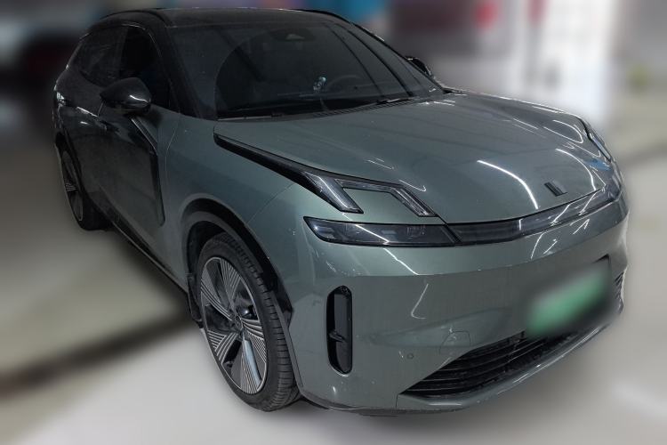 Used Lynk & Co 08 EM-P 2023 245km Ultra-Long Range Halo Front Right 45 Deg