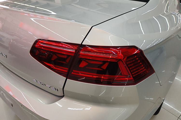 Used Volkswagen Magotan 2021 330TSI DSG 30th Anniversary Edition Exterior 3