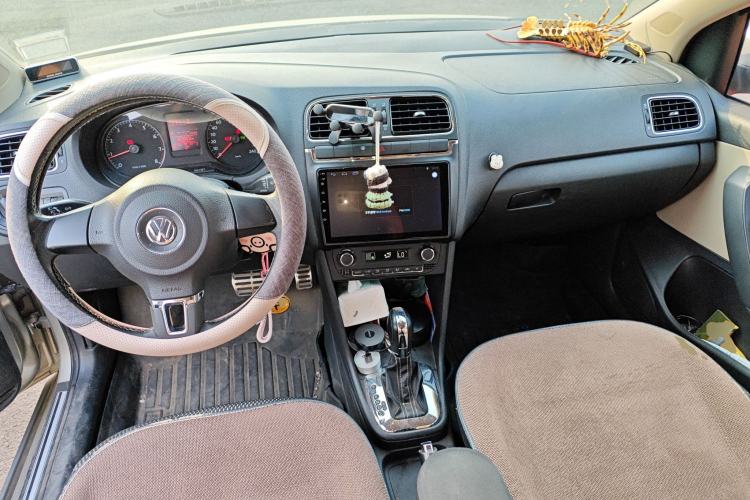 Used Volkswagen Polo 2012 1.6L Cross Polo Automatic Transmission Center Console