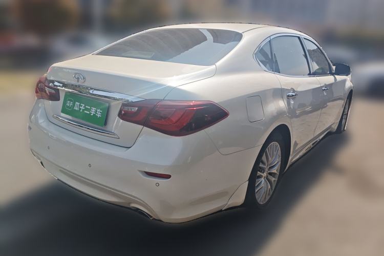 Used Infiniti Q70 2017 Q70L 3.5L Hybrid Luxury Edition Rear Right 45 Deg