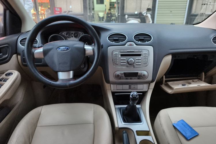 Used Ford Focus 2013 Sedan Classic 1.8L Manual Fashion Edition Center Console