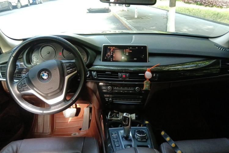 Used BMW X5  Center Console