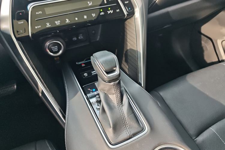 Used Toyota Harrier 2023 2.0L CVT Two-Wheel Drive Luxury Edition
