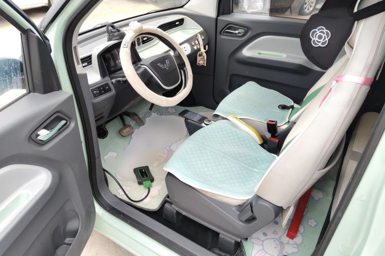 Used Wuling Hongguang MINIEV 2021 Macaron Sandwich Model 120 km Lithium Iron Phosphate