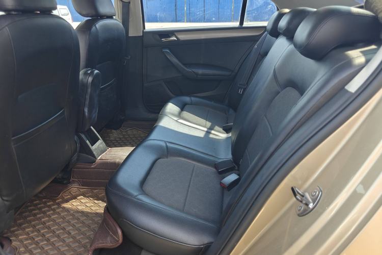 Used Volkswagen Santana 2013 1.6L Automatic Comfort Edition Interior 6