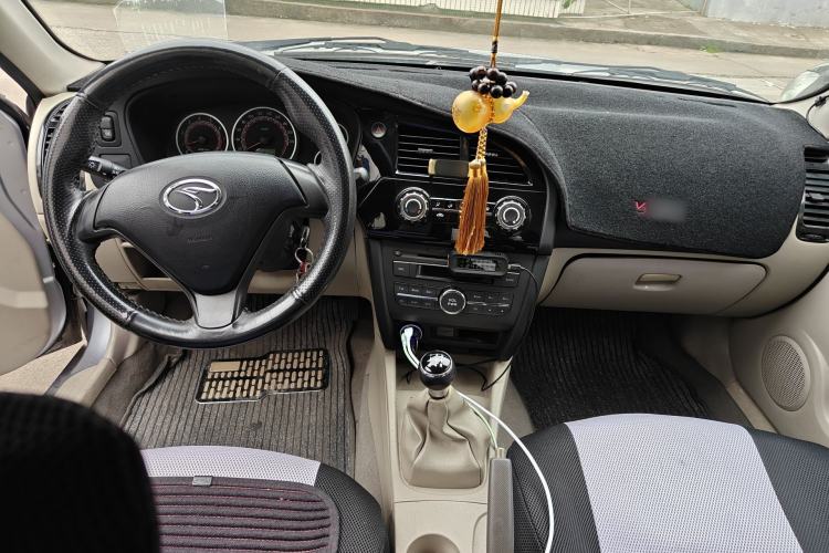 Used Soueast V3 Lingyue 2011 1.5L Manual Happiness Edition Center Console