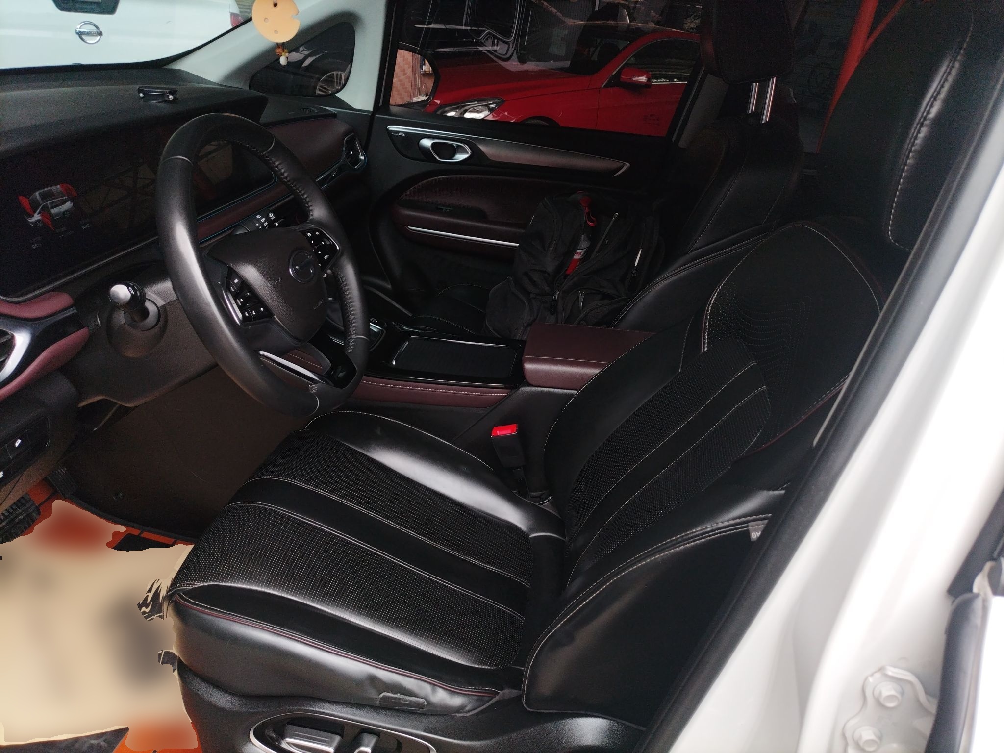 المقاعد الأمامية داخل السيارة