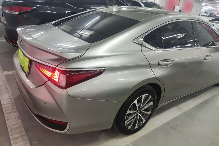 Used Lexus ES 2022 300h Excellence Edition