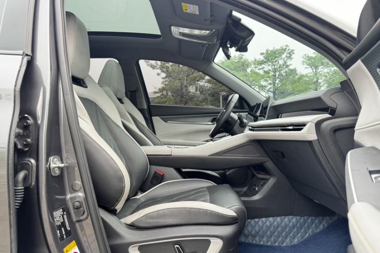 Used CHANGAN CS75 PLUS 2023 3rd Generation 1.5T Automatic Pilot Model Right Front Seat