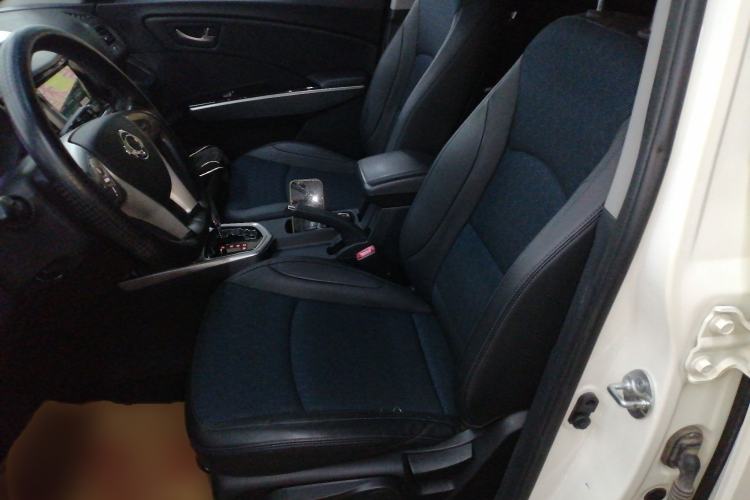 Used SsangYong Tivolan 2015 1.6L Automatic Two-Wheel Drive ZhiShang Edition
