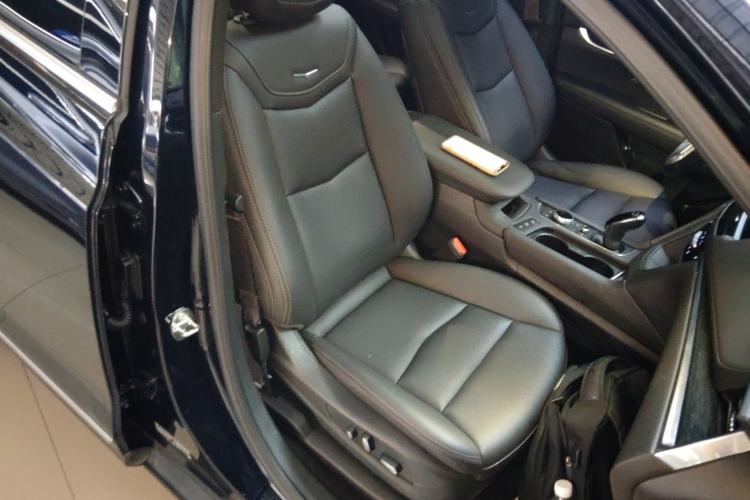 Used Cadillac XT5 2022 2.0T Two-Wheel Drive Luxury Version Right Front Seat