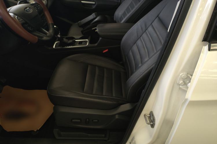 Used Ford Kuga 2017 EcoBoost 180 Two-Wheel-Drive Luxury Wing Edition Left Front Seat