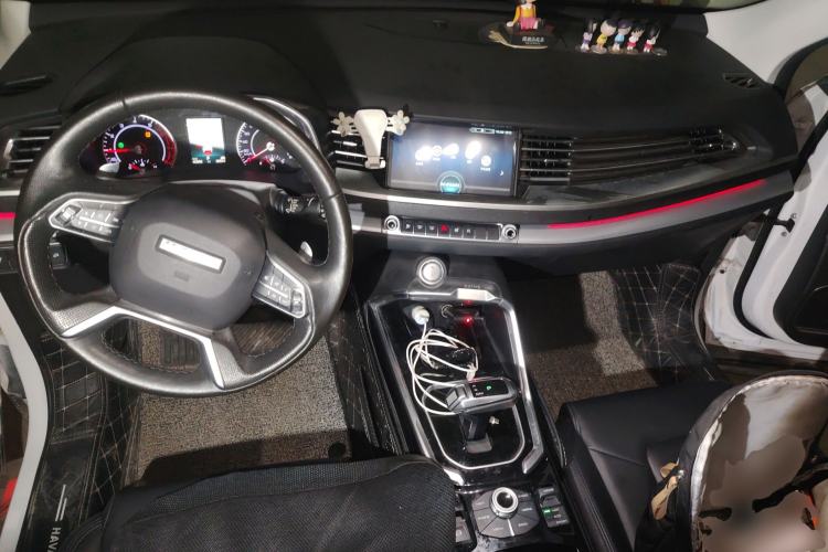 Used Haval H6 2017 Red-Label 2.0T Automatic Two-Wheel Drive Leading Edition Center Console