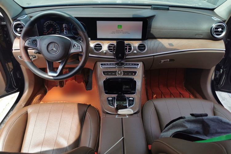 Used Mercedes-Benz E-Class 2018 E 300 L Luxury Model Center Console